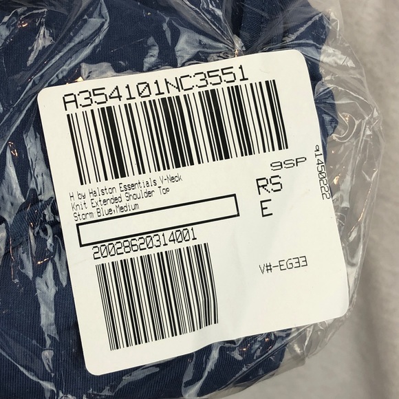 ✨Halston V-Neck Knit Extended Shoulder Top - Picture 6 of 6